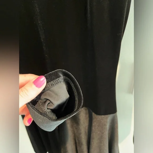 Black Velvet Long-Sleeve Midi Dress - Picture 12 of 14